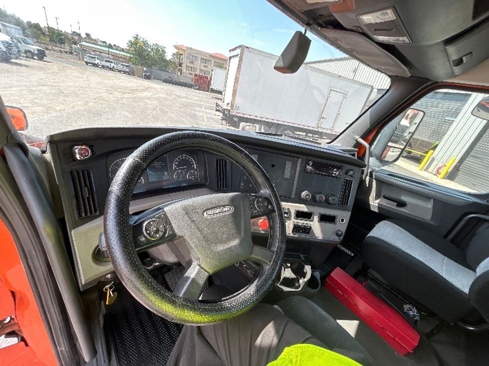 Day Cab Tractor-Heavy Duty Tractors-Freightliner-2019-T12664ST-Albuquerque-NM-531,967\n\t\tmiles-$ 36,500 - Image 10