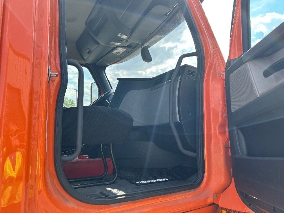 Day Cab Tractor-Heavy Duty Tractors-Freightliner-2019-T12664ST-Albuquerque-NM-531,967\n\t\tmiles-$ 36,500 - Image 12