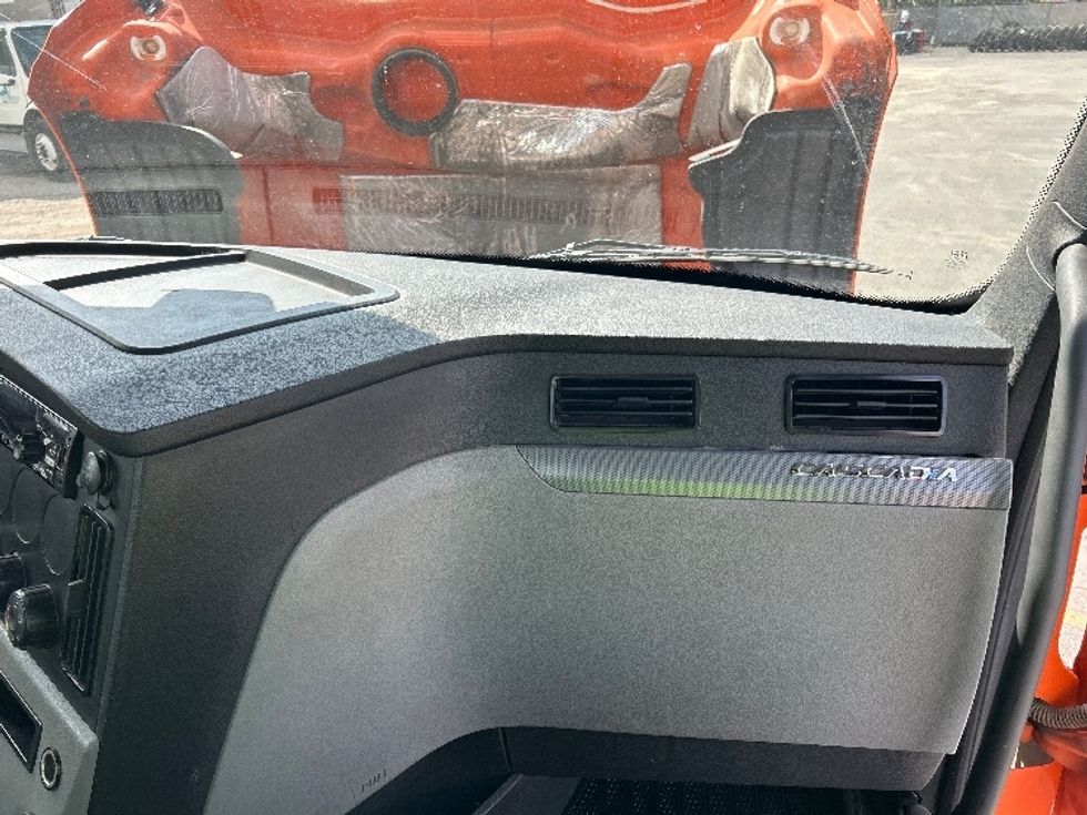 Day Cab Tractor-Heavy Duty Tractors-Freightliner-2019-T12664ST-Albuquerque-NM-531,967\n\t\tmiles-$ 36,500 - Image 13