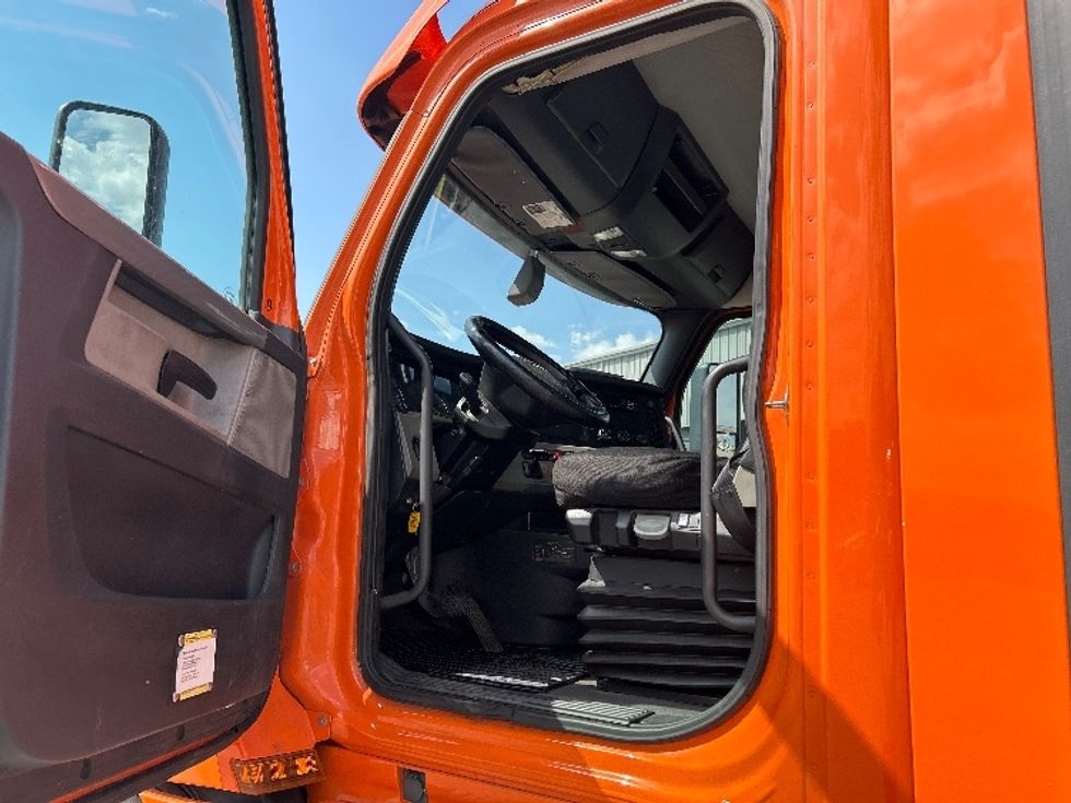 Day Cab Tractor-Heavy Duty Tractors-Freightliner-2019-T12664ST-Albuquerque-NM-531,967\n\t\tmiles-$ 36,500 - Image 9