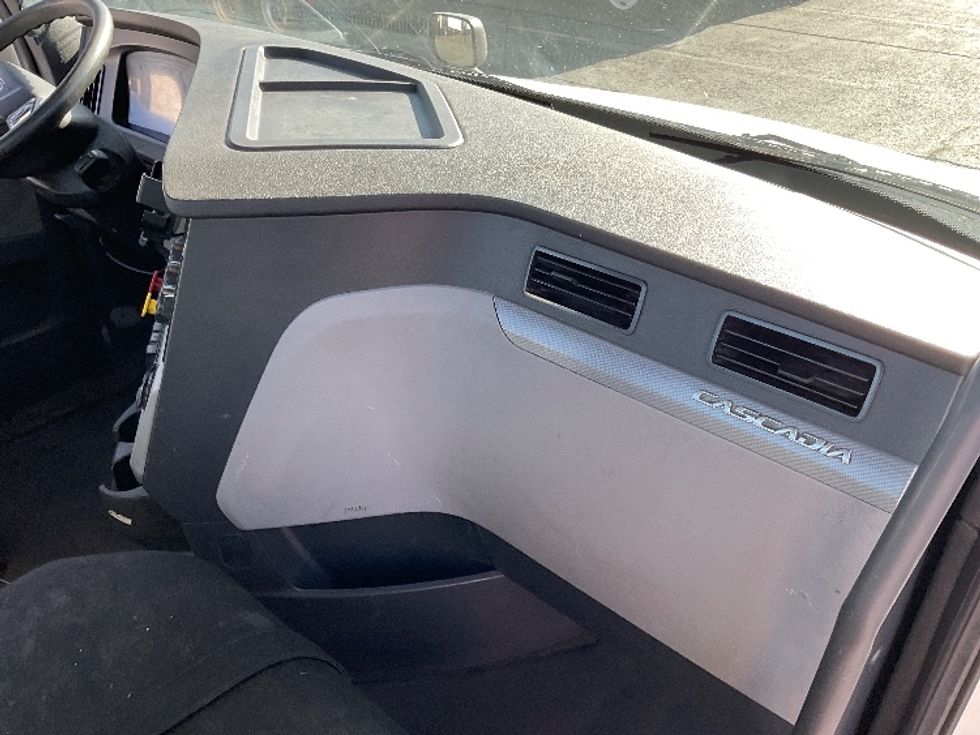 Day Cab Tractor-Heavy Duty Tractors-Freightliner-2019-T12664ST-Albuquerque-NM-566,863\n\t\tmiles-$ 38,500 - Image 12