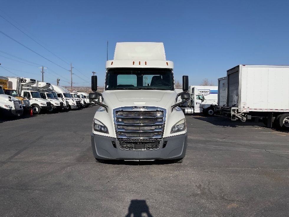 Day Cab Tractor-Heavy Duty Tractors-Freightliner-2019-T12664ST-Albuquerque-NM-566,863\n\t\tmiles-$ 38,500 - Image 2
