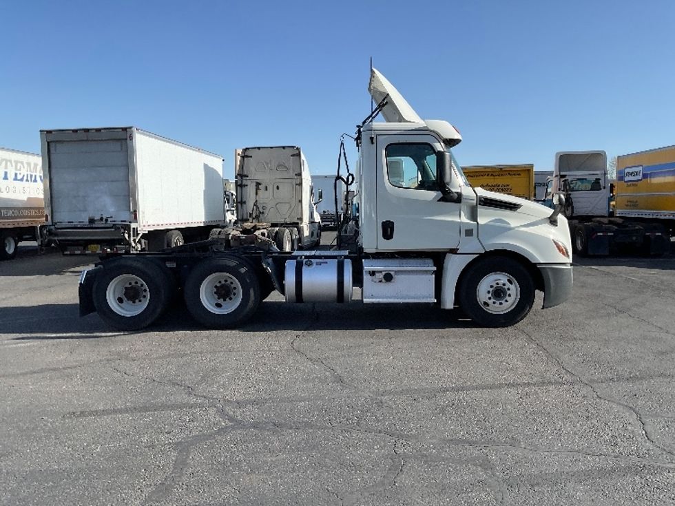 Day Cab Tractor-Heavy Duty Tractors-Freightliner-2019-T12664ST-Albuquerque-NM-566,863\n\t\tmiles-$ 38,500 - Image 8