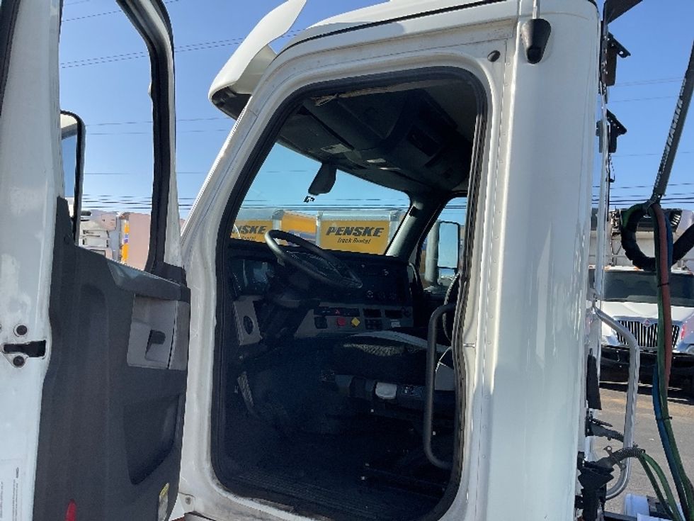Day Cab Tractor-Heavy Duty Tractors-Freightliner-2019-T12664ST-Albuquerque-NM-566,863\n\t\tmiles-$ 38,500 - Image 9