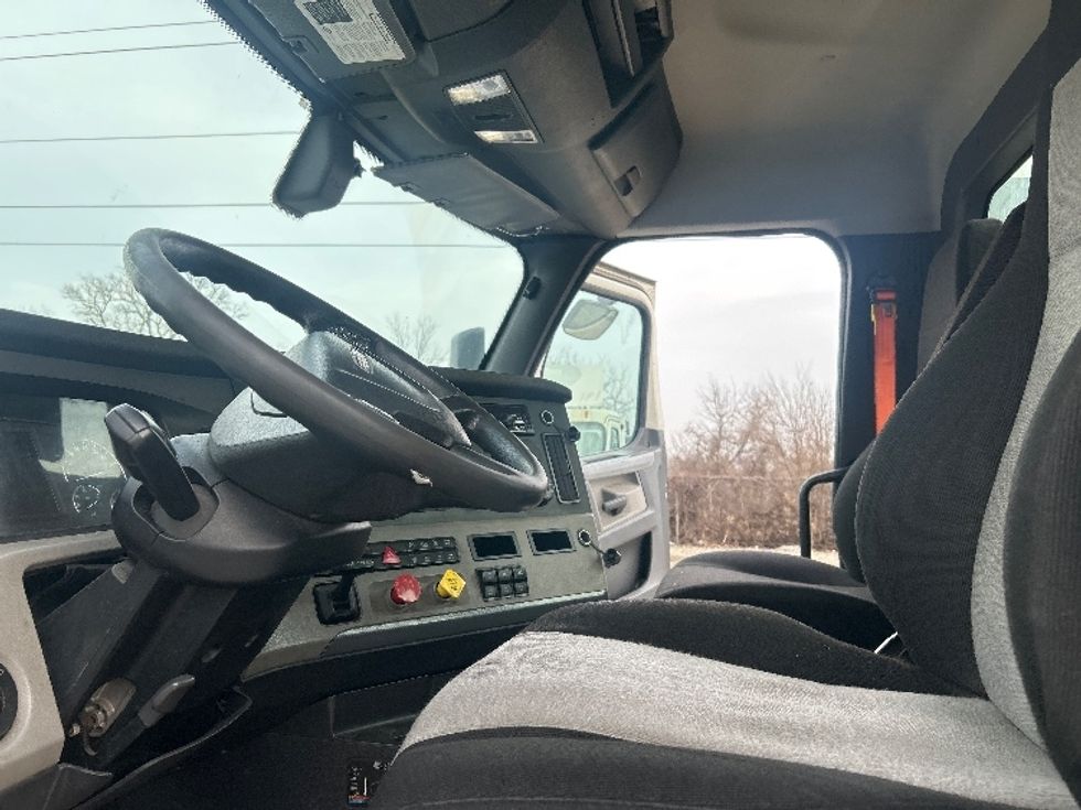 Day Cab Tractor-Heavy Duty Tractors-Freightliner-2019-T12664ST-Allen Park-MI-348,951\n\t\tmiles-$ 44,000 - Image 10