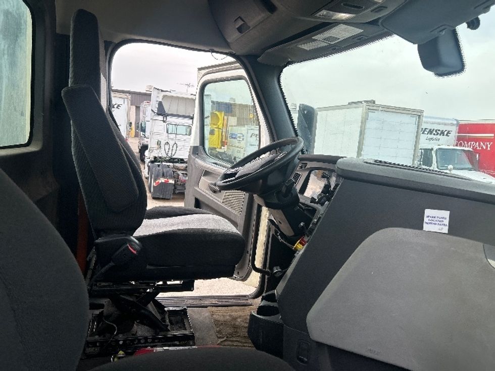 Day Cab Tractor-Heavy Duty Tractors-Freightliner-2019-T12664ST-Allen Park-MI-348,951\n\t\tmiles-$ 44,000 - Image 14