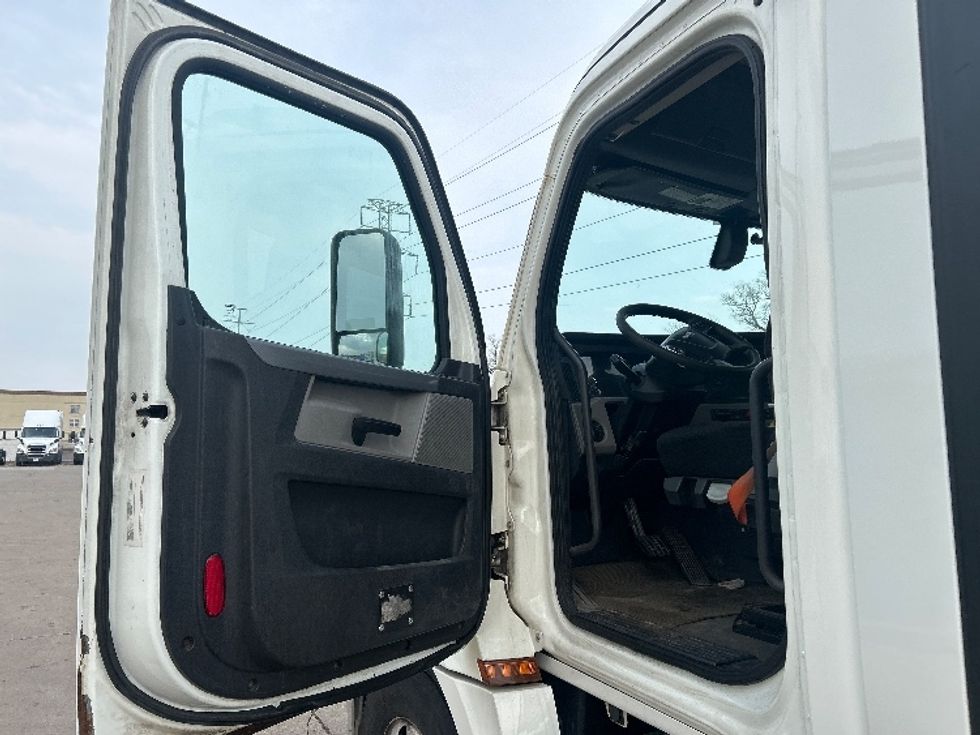 Day Cab Tractor-Heavy Duty Tractors-Freightliner-2019-T12664ST-Allen Park-MI-348,951\n\t\tmiles-$ 44,000 - Image 9