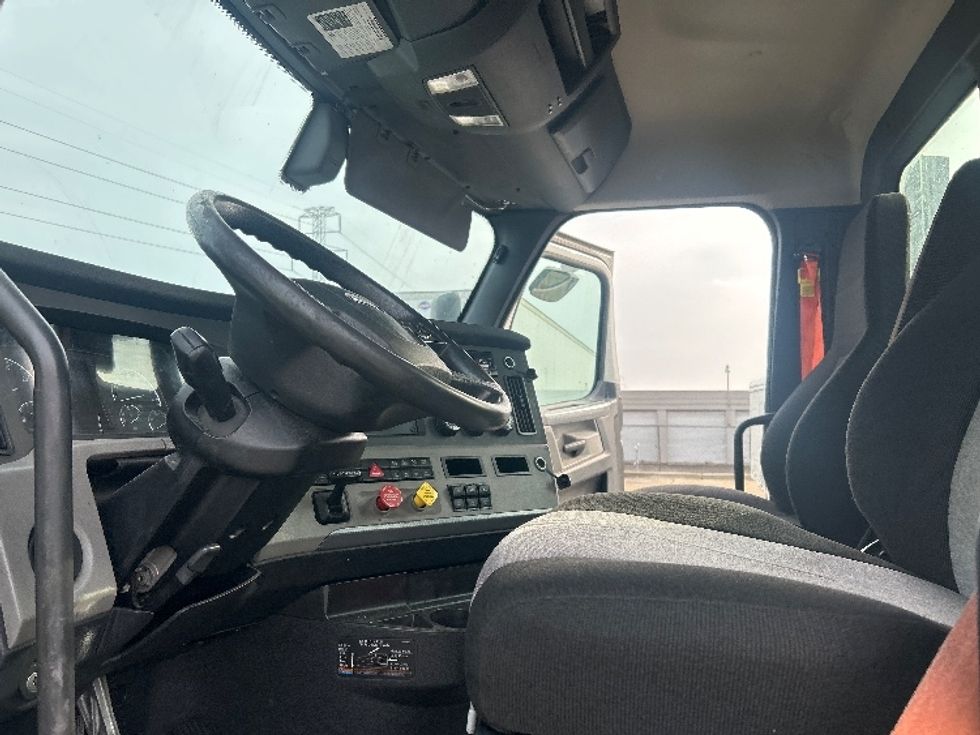 Day Cab Tractor-Heavy Duty Tractors-Freightliner-2019-T12664ST-Allen Park-MI-429,798\n\t\tmiles-$ 40,500 - Image 10