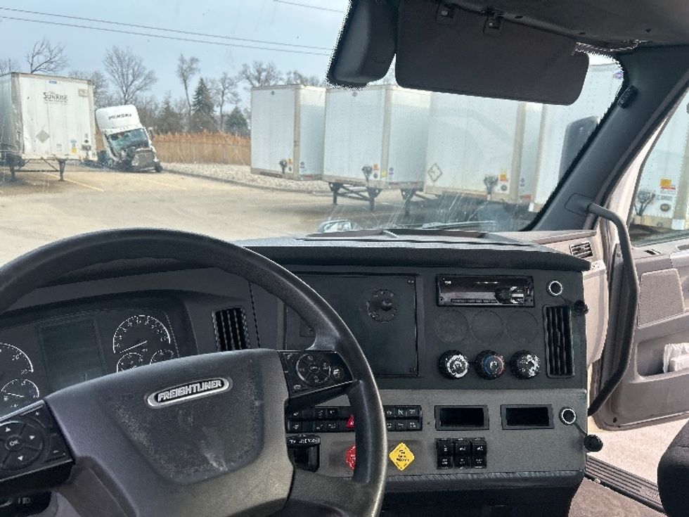 Day Cab Tractor-Heavy Duty Tractors-Freightliner-2019-T12664ST-Allen Park-MI-429,798\n\t\tmiles-$ 40,500 - Image 11