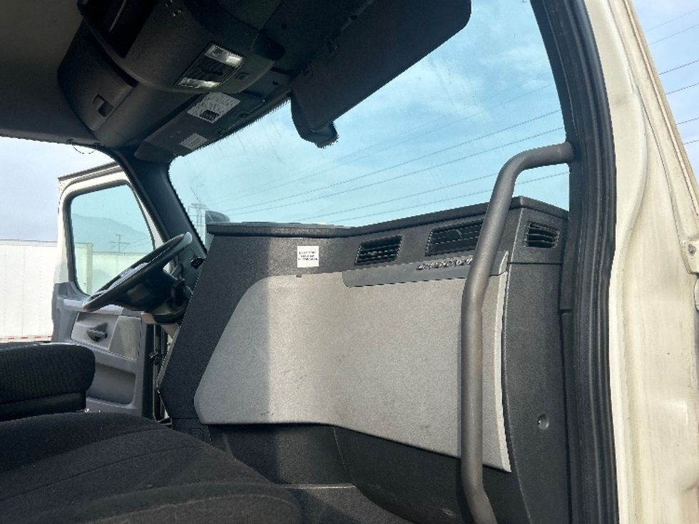 Day Cab Tractor-Heavy Duty Tractors-Freightliner-2019-T12664ST-Allen Park-MI-429,798\n\t\tmiles-$ 40,500 - Image 13