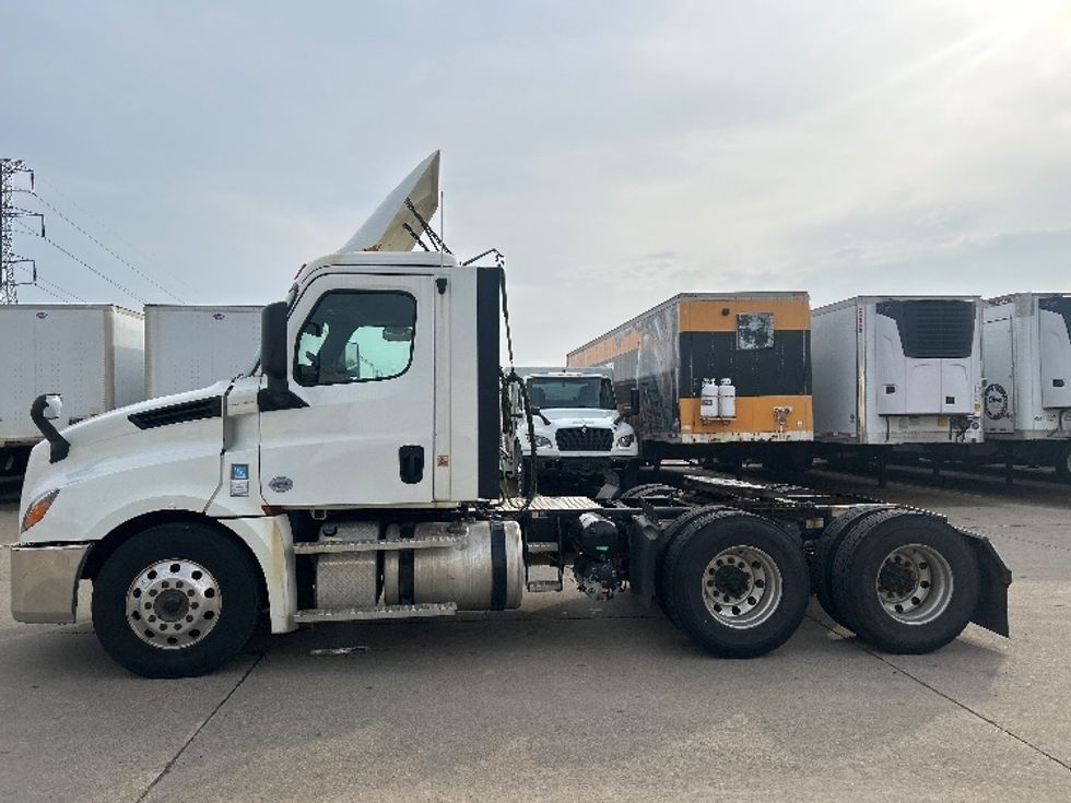 Day Cab Tractor-Heavy Duty Tractors-Freightliner-2019-T12664ST-Allen Park-MI-429,798\n\t\tmiles-$ 40,500 - Image 4