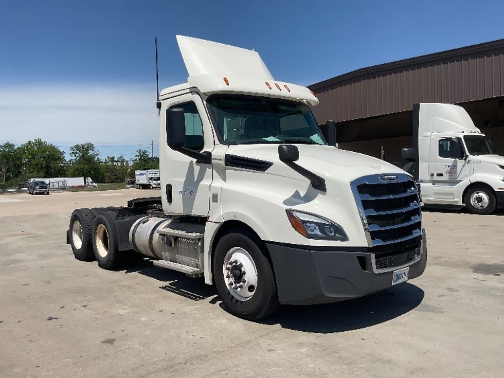 Day Cab Tractor-Heavy Duty Tractors-Freightliner-2019-T12664ST-Allen Park-MI-856,956\n\t\tmiles-$ 23,250 - Image 1