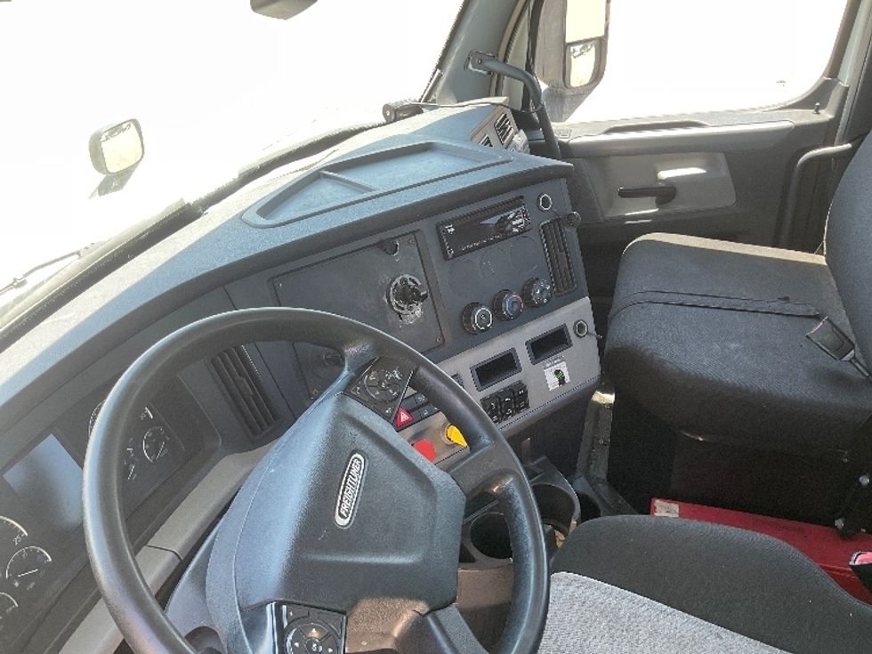Day Cab Tractor-Heavy Duty Tractors-Freightliner-2019-T12664ST-Allen Park-MI-856,956\n\t\tmiles-$ 23,250 - Image 10
