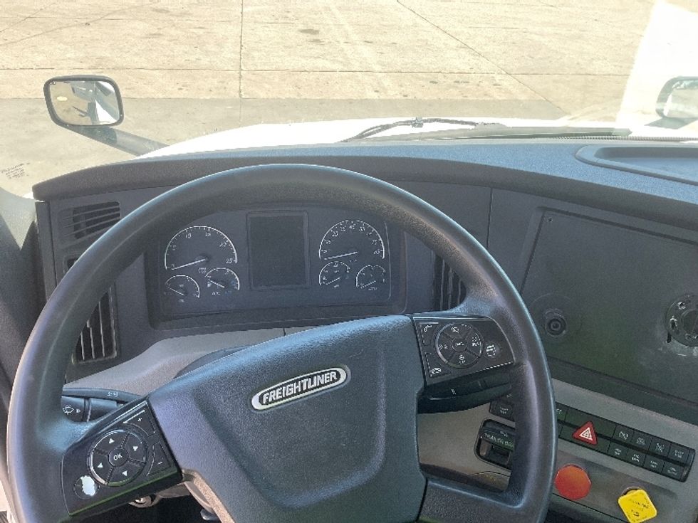 Day Cab Tractor-Heavy Duty Tractors-Freightliner-2019-T12664ST-Allen Park-MI-856,956\n\t\tmiles-$ 23,250 - Image 11