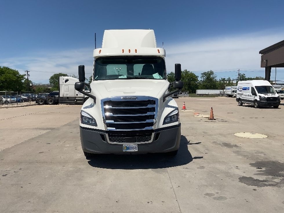 Day Cab Tractor-Heavy Duty Tractors-Freightliner-2019-T12664ST-Allen Park-MI-856,956\n\t\tmiles-$ 23,250 - Image 2