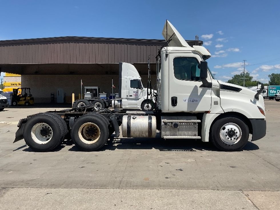 Day Cab Tractor-Heavy Duty Tractors-Freightliner-2019-T12664ST-Allen Park-MI-856,956\n\t\tmiles-$ 23,250 - Image 8