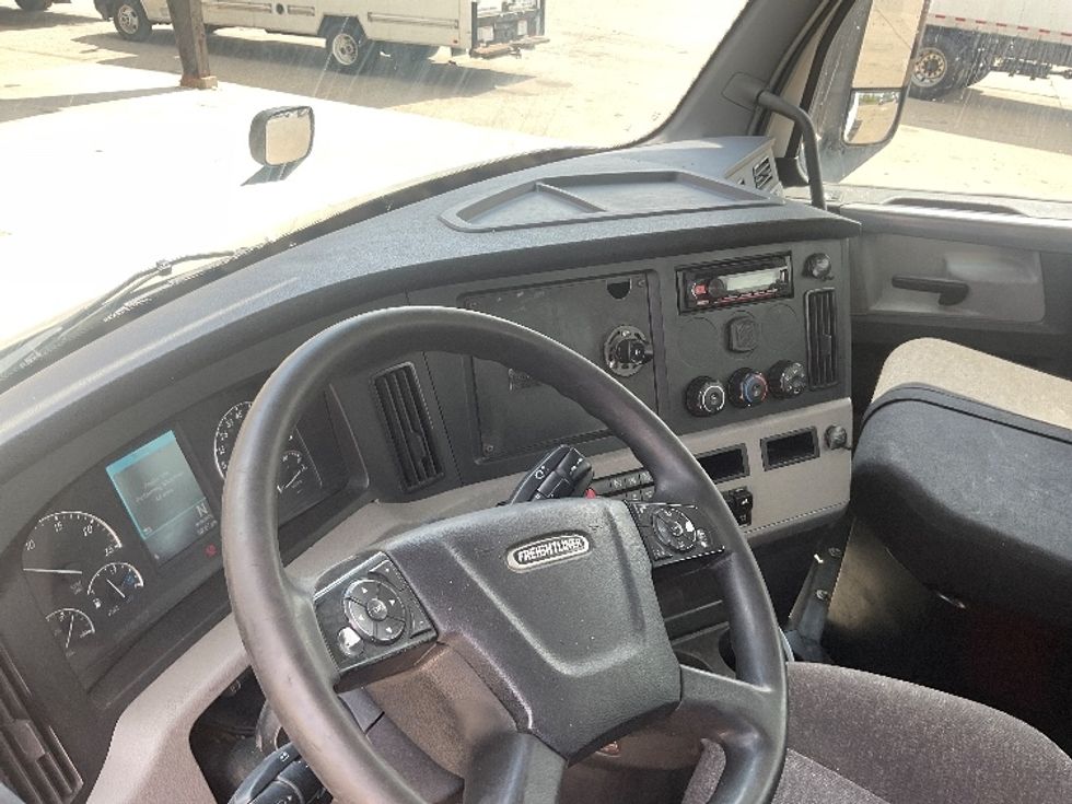 Day Cab Tractor-Heavy Duty Tractors-Freightliner-2019-T12664ST-Allen Park-MI-894,107\n\t\tmiles-$ 23,000 - Image 10