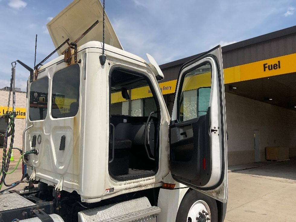 Day Cab Tractor-Heavy Duty Tractors-Freightliner-2019-T12664ST-Allen Park-MI-894,107\n\t\tmiles-$ 23,000 - Image 12