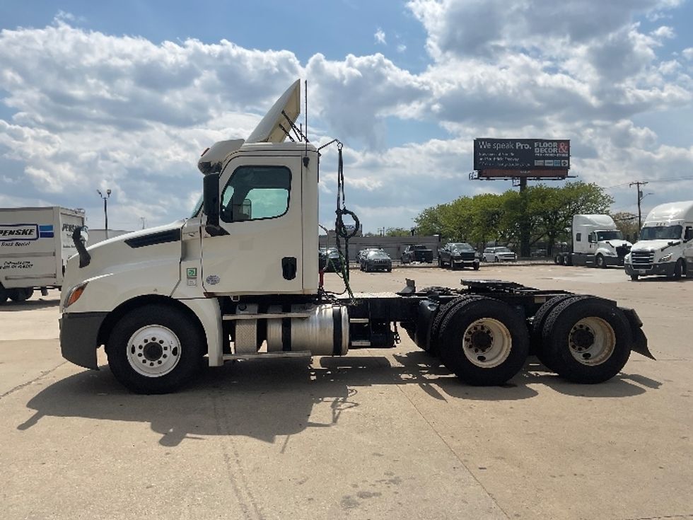Day Cab Tractor-Heavy Duty Tractors-Freightliner-2019-T12664ST-Allen Park-MI-894,107\n\t\tmiles-$ 23,000 - Image 4