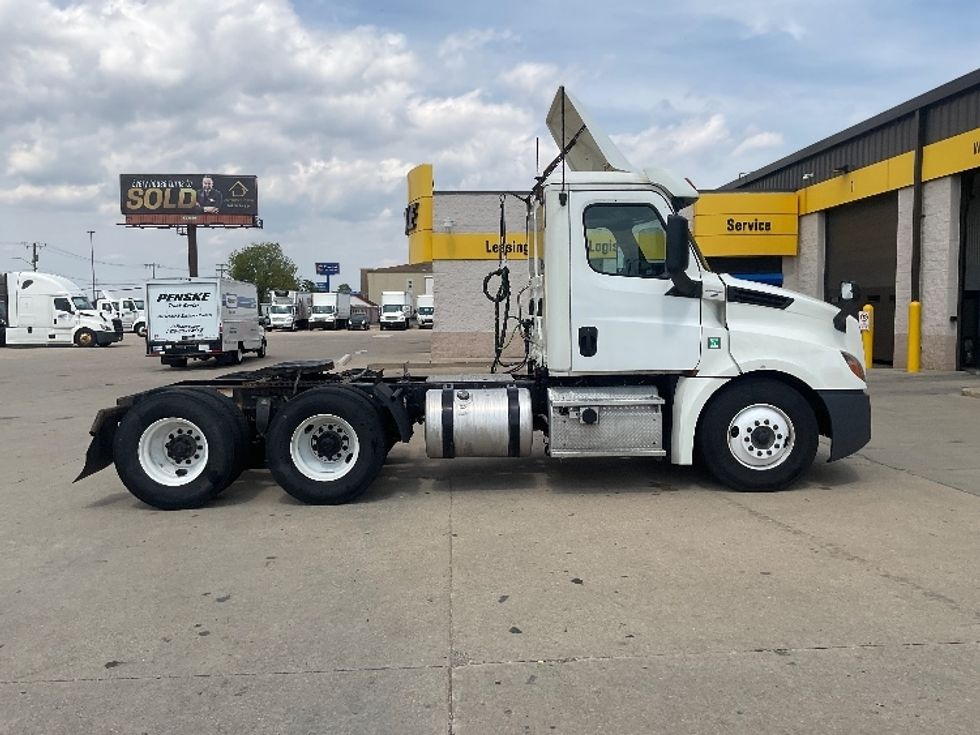 Day Cab Tractor-Heavy Duty Tractors-Freightliner-2019-T12664ST-Allen Park-MI-894,107\n\t\tmiles-$ 23,000 - Image 8