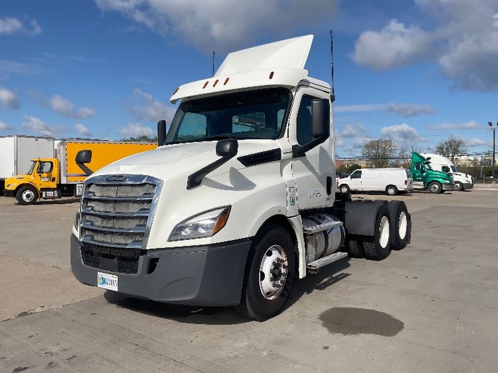 Day Cab Tractor-Heavy Duty Tractors-Freightliner-2019-T12664ST-Allen Park-MI-989,567\n\t\tmiles-$ 22,750 - Image 1