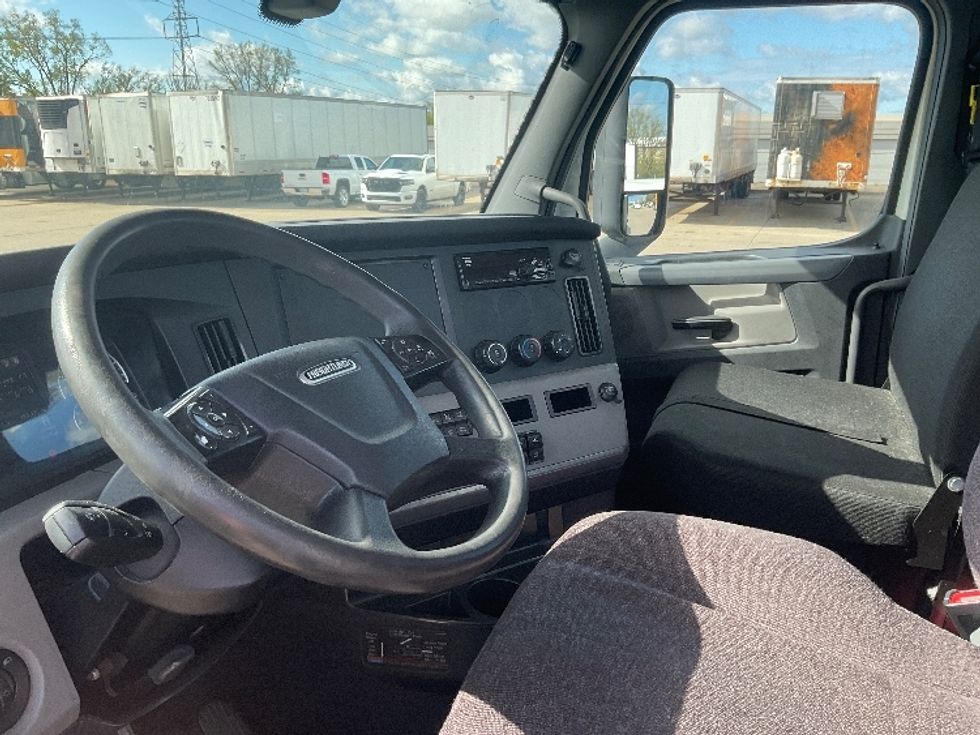 Day Cab Tractor-Heavy Duty Tractors-Freightliner-2019-T12664ST-Allen Park-MI-989,567\n\t\tmiles-$ 22,750 - Image 10