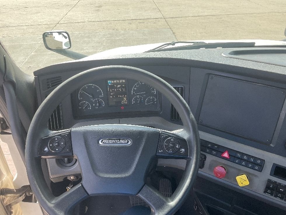 Day Cab Tractor-Heavy Duty Tractors-Freightliner-2019-T12664ST-Allen Park-MI-989,567\n\t\tmiles-$ 22,750 - Image 11
