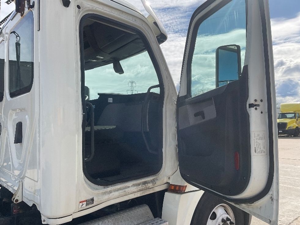 Day Cab Tractor-Heavy Duty Tractors-Freightliner-2019-T12664ST-Allen Park-MI-989,567\n\t\tmiles-$ 22,750 - Image 12