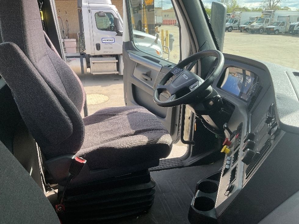 Day Cab Tractor-Heavy Duty Tractors-Freightliner-2019-T12664ST-Allen Park-MI-989,567\n\t\tmiles-$ 22,750 - Image 14