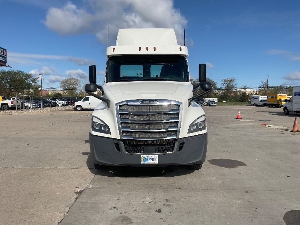 Day Cab Tractor-Heavy Duty Tractors-Freightliner-2019-T12664ST-Allen Park-MI-989,567\n\t\tmiles-$ 22,750 - Image 2