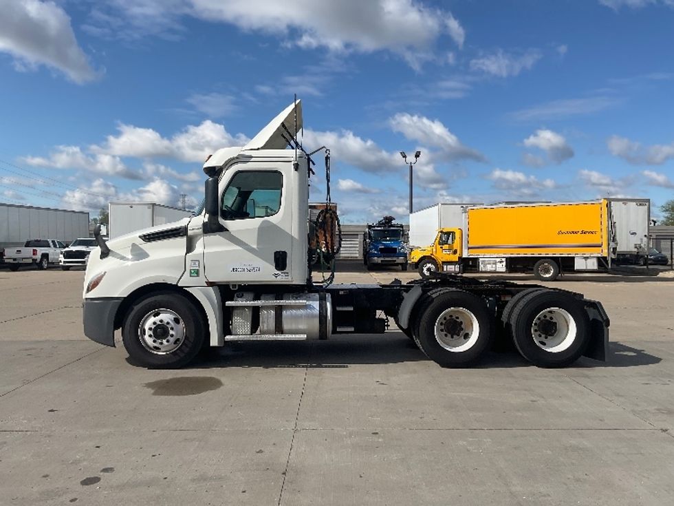 Day Cab Tractor-Heavy Duty Tractors-Freightliner-2019-T12664ST-Allen Park-MI-989,567\n\t\tmiles-$ 22,750 - Image 4