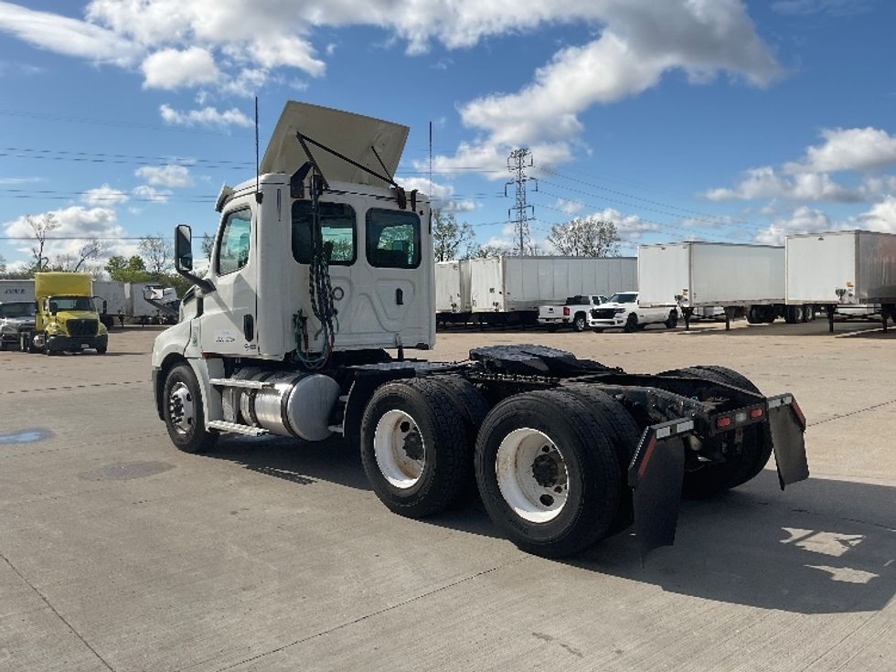 Day Cab Tractor-Heavy Duty Tractors-Freightliner-2019-T12664ST-Allen Park-MI-989,567\n\t\tmiles-$ 22,750 - Image 5