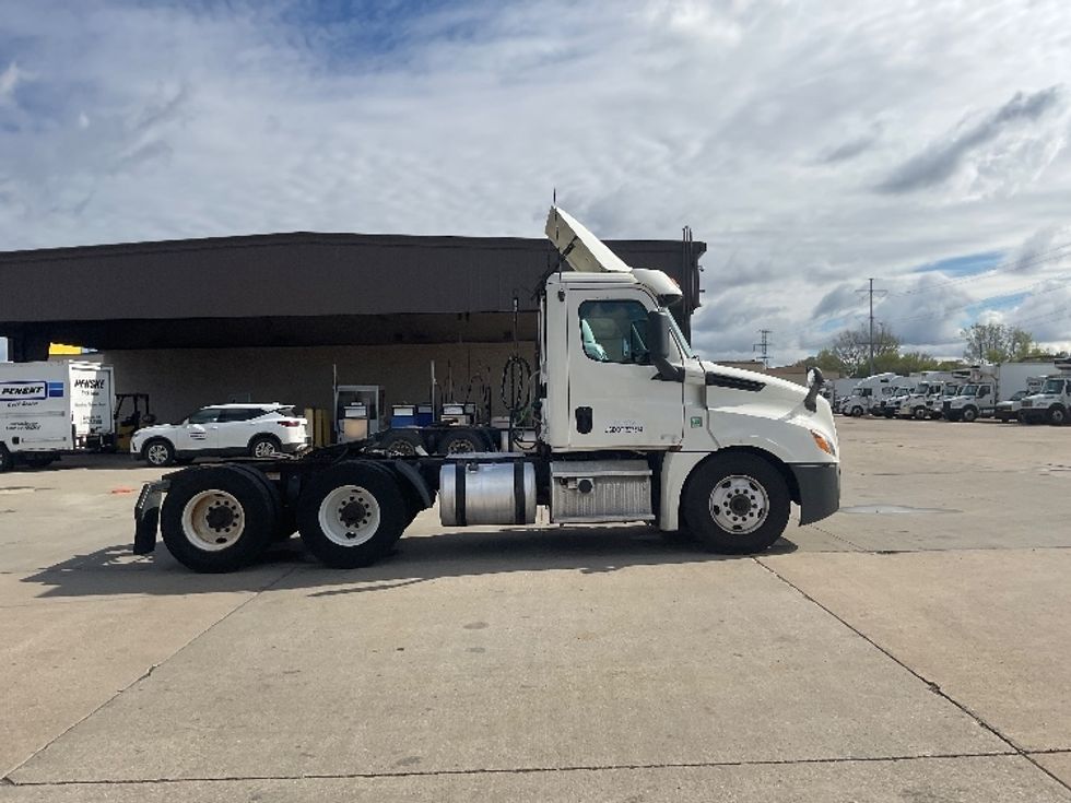 Day Cab Tractor-Heavy Duty Tractors-Freightliner-2019-T12664ST-Allen Park-MI-989,567\n\t\tmiles-$ 22,750 - Image 8
