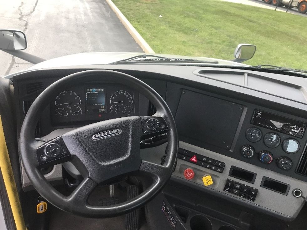 Day Cab Tractor-Heavy Duty Tractors-Freightliner-2019-T12664ST-Allentown-PA-350,360\n\t\tmiles-$ 53,750 - Image 11