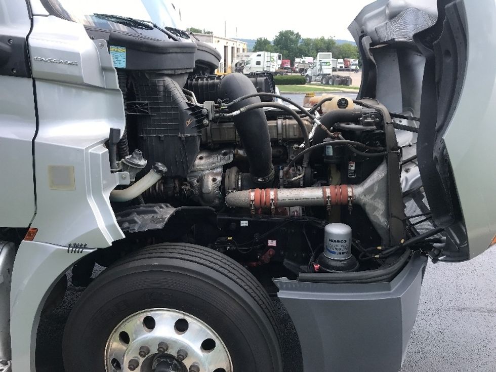 Day Cab Tractor-Heavy Duty Tractors-Freightliner-2019-T12664ST-Allentown-PA-350,360\n\t\tmiles-$ 53,750 - Image 15