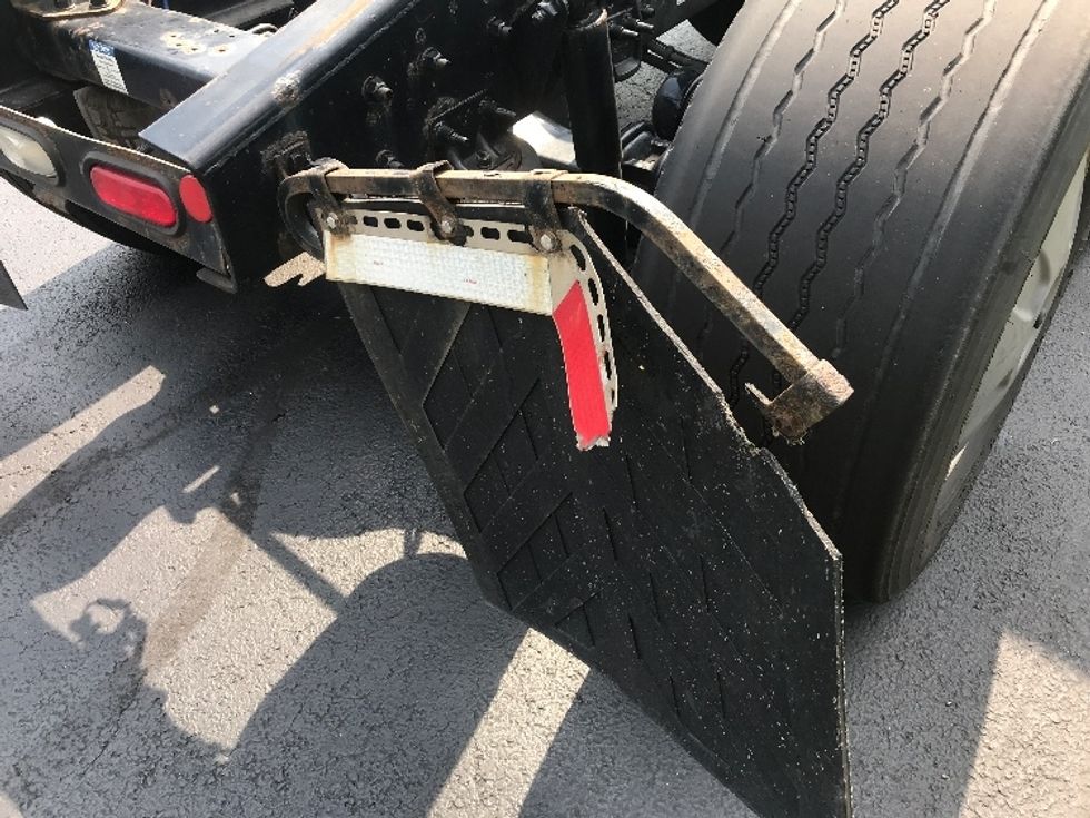 Day Cab Tractor-Heavy Duty Tractors-Freightliner-2019-T12664ST-Allentown-PA-350,360\n\t\tmiles-$ 53,750 - Image 19