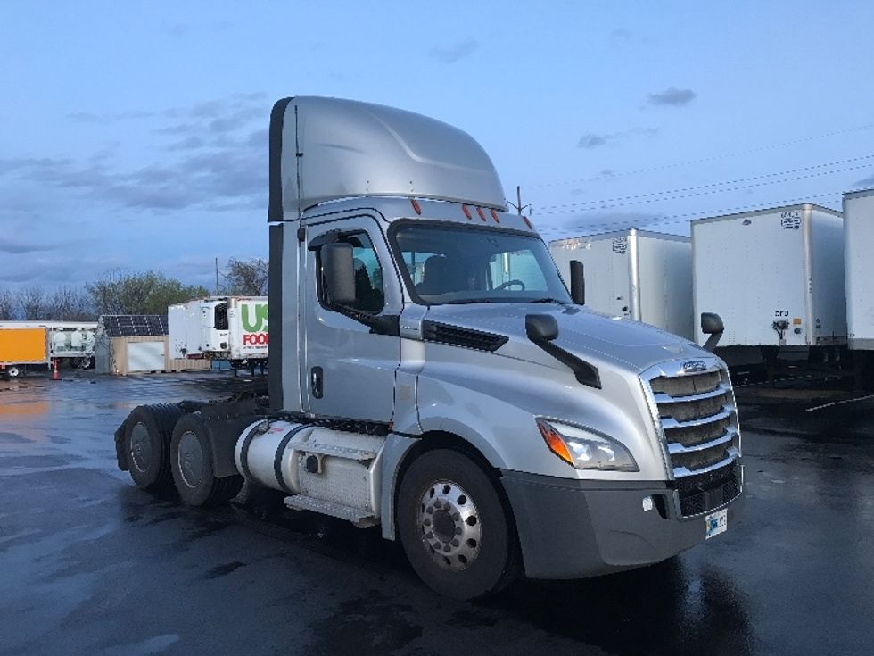 Day Cab Tractor-Heavy Duty Tractors-Freightliner-2019-T12664ST-Allentown-PA-409,172\n\t\tmiles-$ 46,000 - Image 1