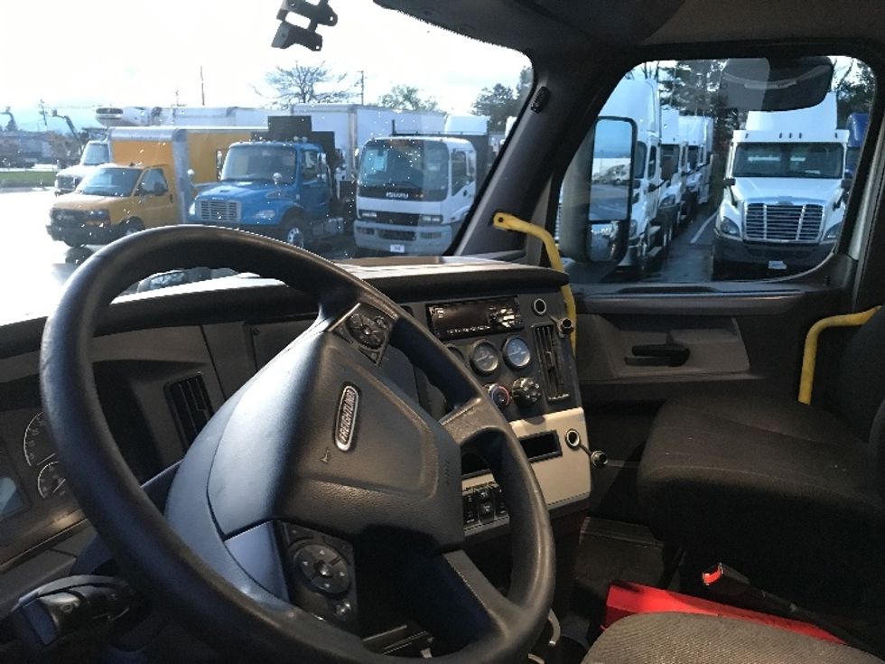 Day Cab Tractor-Heavy Duty Tractors-Freightliner-2019-T12664ST-Allentown-PA-409,172\n\t\tmiles-$ 46,000 - Image 10