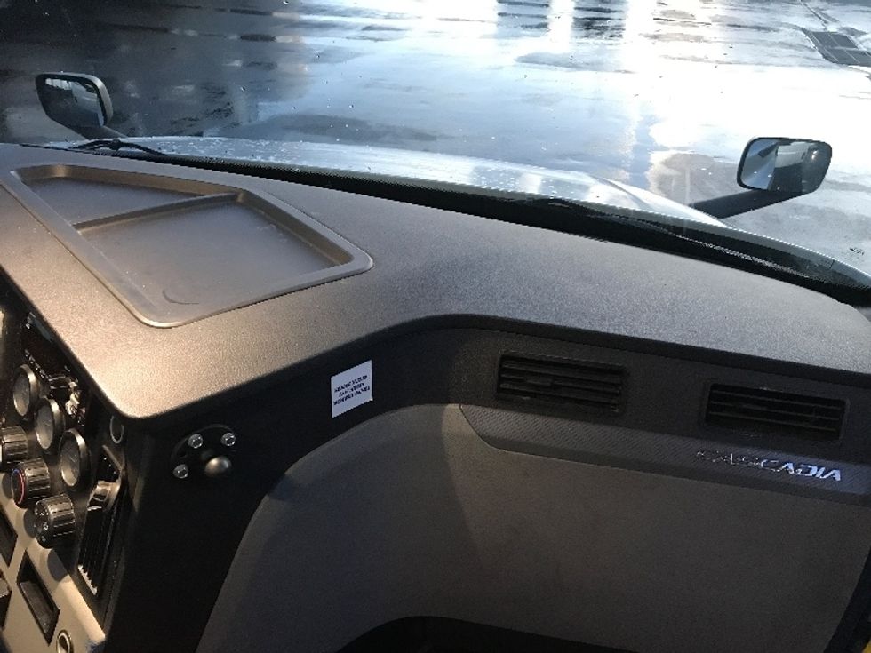 Day Cab Tractor-Heavy Duty Tractors-Freightliner-2019-T12664ST-Allentown-PA-409,172\n\t\tmiles-$ 46,000 - Image 13