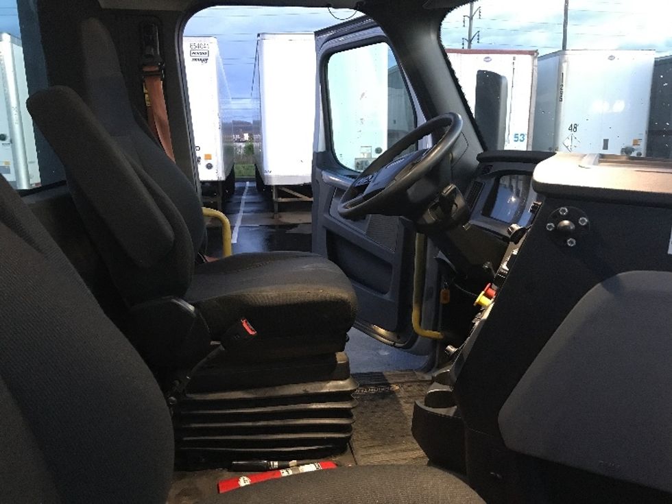 Day Cab Tractor-Heavy Duty Tractors-Freightliner-2019-T12664ST-Allentown-PA-409,172\n\t\tmiles-$ 46,000 - Image 14