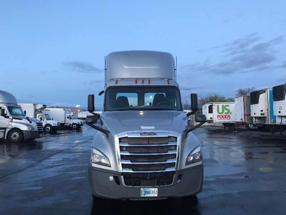 Day Cab Tractor-Heavy Duty Tractors-Freightliner-2019-T12664ST-Allentown-PA-409,172\n\t\tmiles-$ 46,000 - Image 2