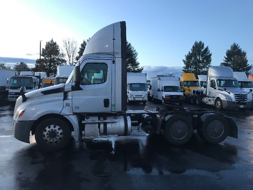 Day Cab Tractor-Heavy Duty Tractors-Freightliner-2019-T12664ST-Allentown-PA-409,172\n\t\tmiles-$ 46,000 - Image 4