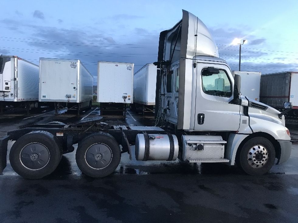 Day Cab Tractor-Heavy Duty Tractors-Freightliner-2019-T12664ST-Allentown-PA-409,172\n\t\tmiles-$ 46,000 - Image 8