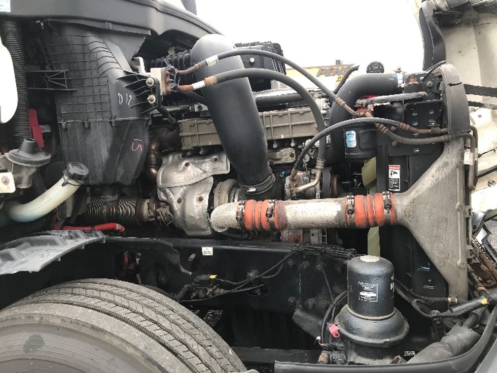 Day Cab Tractor-Heavy Duty Tractors-Freightliner-2019-T12664ST-Allentown-PA-424,396\n\t\tmiles-$ 39,750 - Image 15