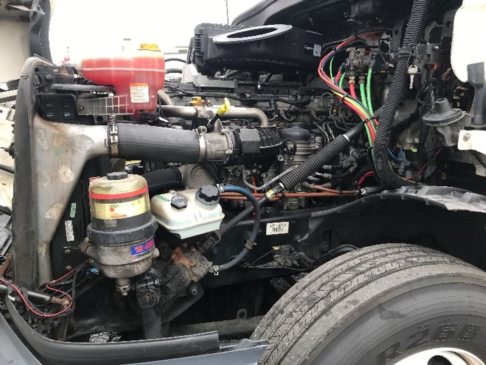 Day Cab Tractor-Heavy Duty Tractors-Freightliner-2019-T12664ST-Allentown-PA-424,396\n\t\tmiles-$ 39,750 - Image 16