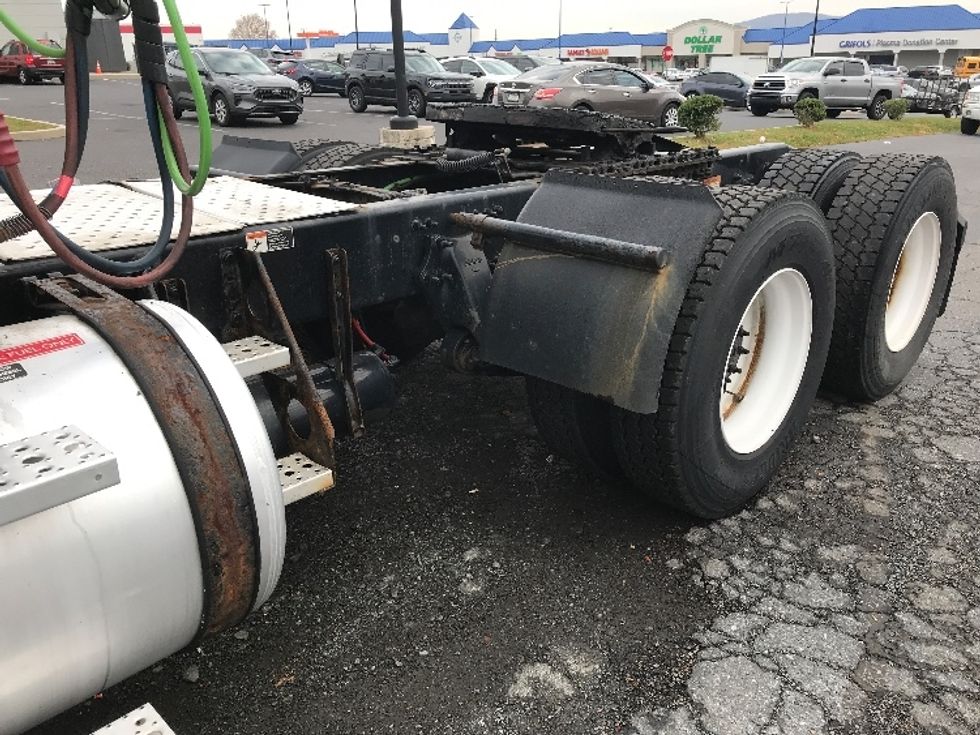 Day Cab Tractor-Heavy Duty Tractors-Freightliner-2019-T12664ST-Allentown-PA-424,396\n\t\tmiles-$ 39,750 - Image 17