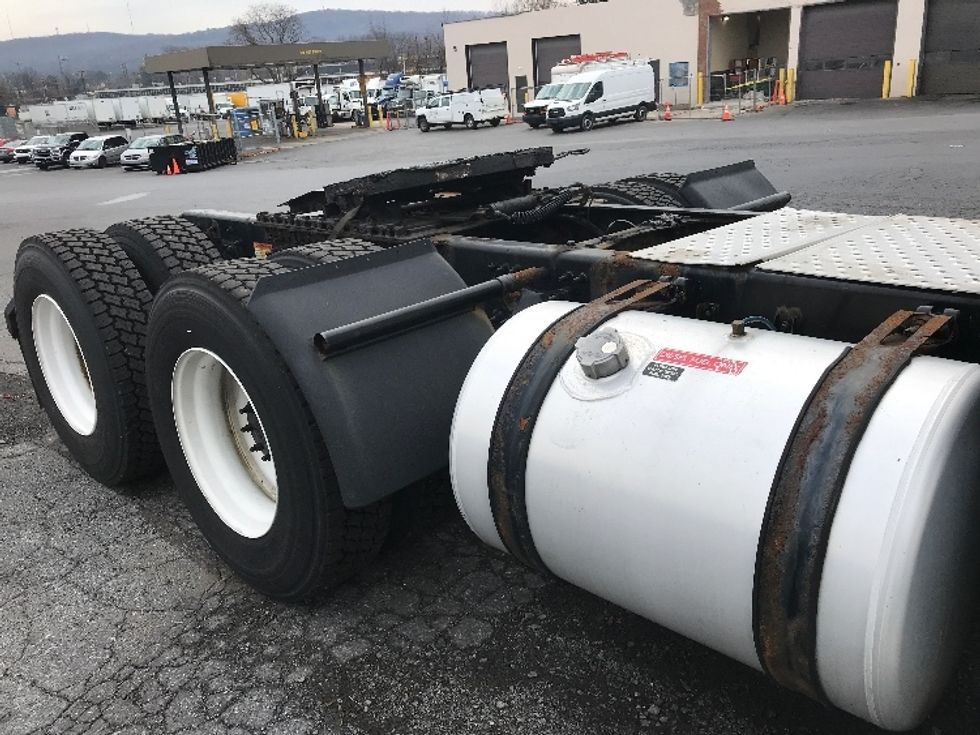 Day Cab Tractor-Heavy Duty Tractors-Freightliner-2019-T12664ST-Allentown-PA-424,396\n\t\tmiles-$ 39,750 - Image 18