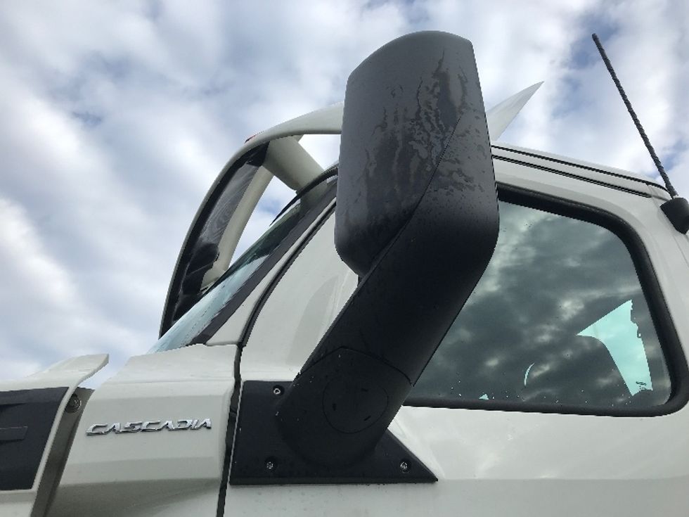 Day Cab Tractor-Heavy Duty Tractors-Freightliner-2019-T12664ST-Allentown-PA-424,396\n\t\tmiles-$ 39,750 - Image 19