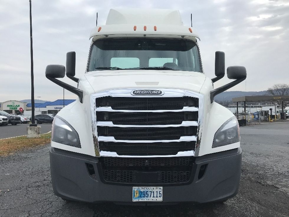 Day Cab Tractor-Heavy Duty Tractors-Freightliner-2019-T12664ST-Allentown-PA-424,396\n\t\tmiles-$ 39,750 - Image 2