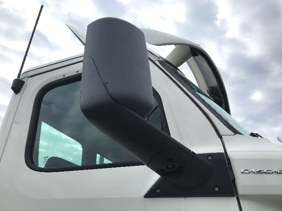 Day Cab Tractor-Heavy Duty Tractors-Freightliner-2019-T12664ST-Allentown-PA-424,396\n\t\tmiles-$ 39,750 - Image 21